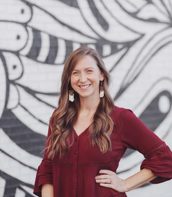 Portrait of Betsy Graves, Realtor, Broker Associate.